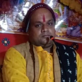 उत्सव मैरिज लॉन में कथा सुननेा को उमड़े श्रद्धालु। संस्था