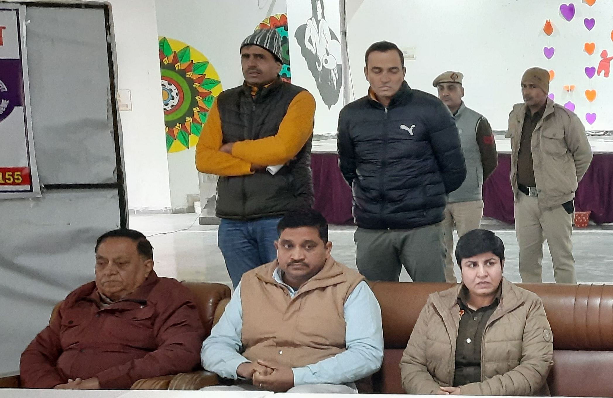 04जेएनडी22: कार्यक्रम में अर्जुन अवार्डी डीएसपी गीतिका जाखड़ को सम्मानित करते हुए स्कूल स्टॉफ। 04जेएनडी22: कार्यक्रम में अर्जुन अवार्डी डीएसपी गीतिका जाखड़ को सम्मानित करते हुए स्कूल स्टॉफ।