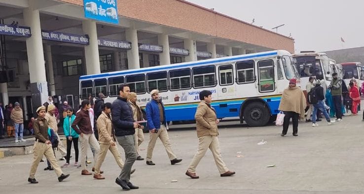 04जेएनडी35: वन स्टॉप सेंटर के रिकार्ड की जांच करती डीएसपी गीतिका जाखड़। विज्ञप्ति। 04जेएनडी35: वन स्टॉप सेंटर के रिकार्ड की जांच करती डीएसपी गीतिका जाखड़। विज्ञप्ति।