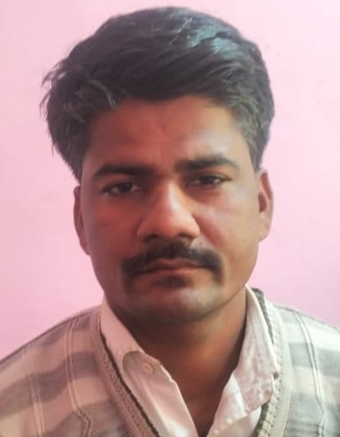 जगेशरगंज बाजार में सड़क पर फैले कीचड़ से चलना हुआ दूभर। संवाद जगेशरगंज बाजार में सड़क पर फैले कीचड़ से चलना हुआ दूभर। संवाद