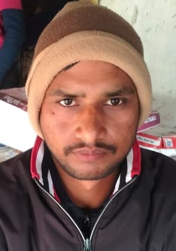 जगेशरगंज बाजार में सड़क पर फैले कीचड़ से चलना हुआ दूभर। संवाद जगेशरगंज बाजार में सड़क पर फैले कीचड़ से चलना हुआ दूभर। संवाद