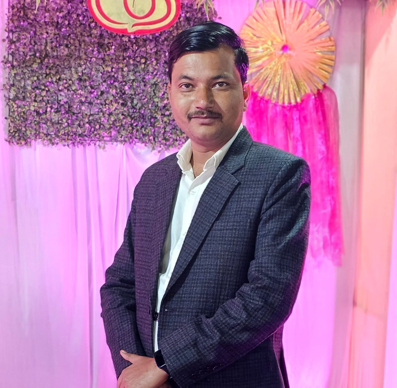 कोलाघाट के पक्के पुल से गुजरते बाइक सवार। संवाद