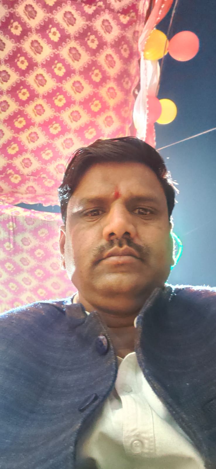 कोलाघाट के पक्के पुल से गुजरते बाइक सवार। संवाद