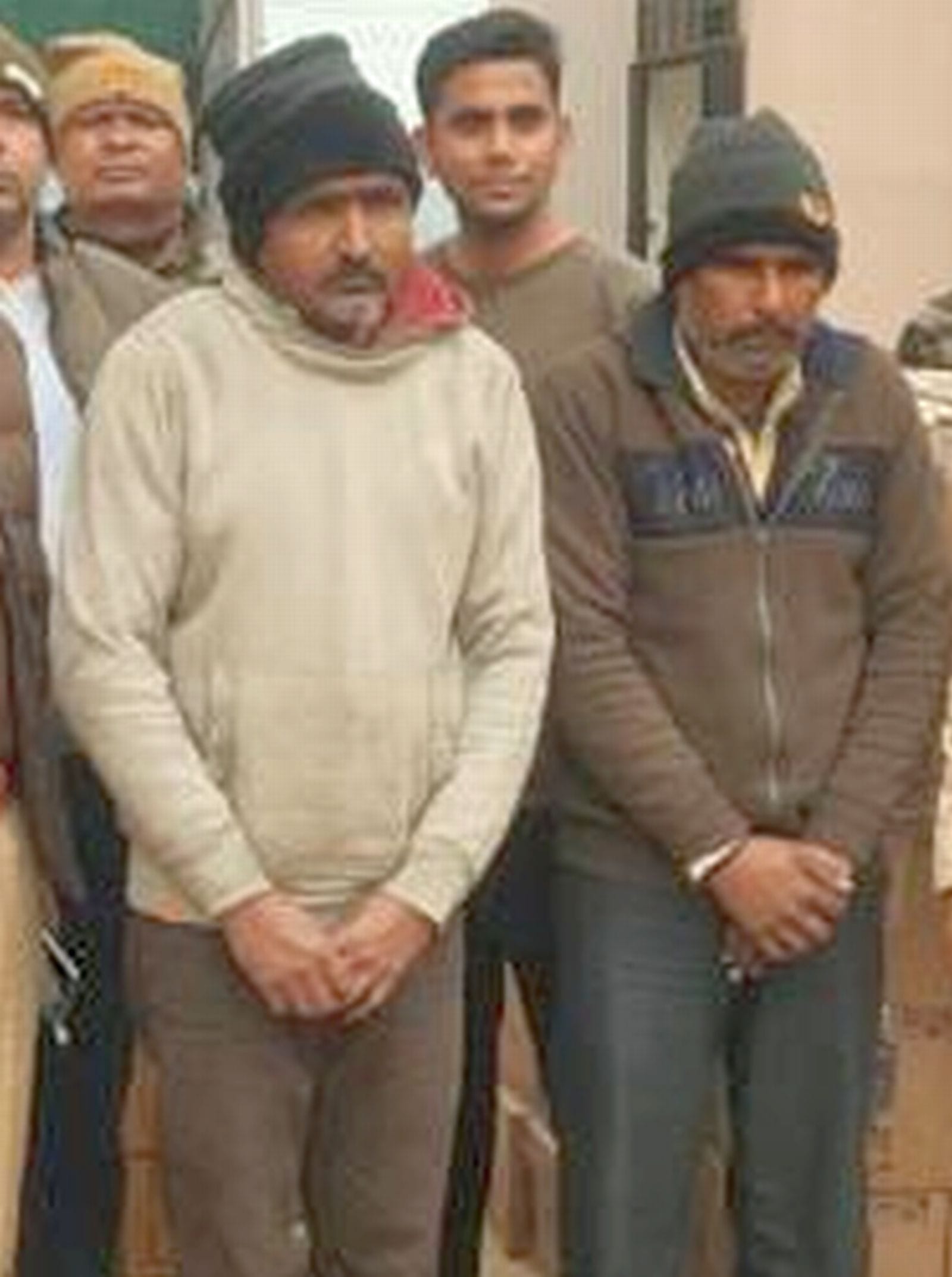 इस्लामनगर थाने में रखी अवैध शराब की पेटियां।स्रोत-पुलिस इस्लामनगर थाने में रखी अवैध शराब की पेटियां।स्रोत-पुलिस