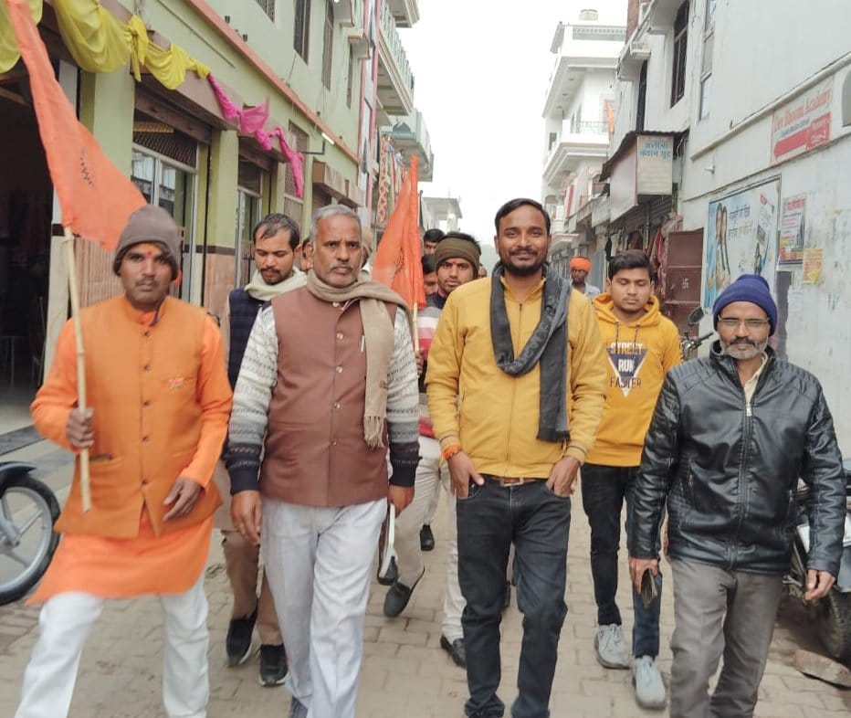 कुंडा के बेंती गांव में पूजित अक्षत वितरण के लिए निकले रामभक्त। संवाद कुंडा के बेंती गांव में पूजित अक्षत वितरण के लिए निकले रामभक्त। संवाद