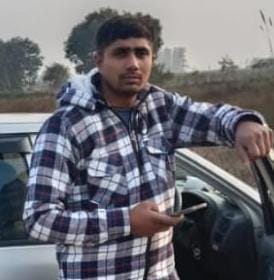 बिजनौर के कस्बा झालू के गोलबाग के पास सड़क दुर्घटना में दो युवकों की मौत के बाद मौके पर पहुंची बिजनौर के कस्बा झालू के गोलबाग के पास सड़क दुर्घटना में दो युवकों की मौत के बाद मौके पर पहुंची