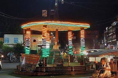 बिजनौर में नुमाईश ग्राउंड चौराहे का हो रहा सौंदर्यकरण। बिजनौर में नुमाईश ग्राउंड चौराहे का हो रहा सौंदर्यकरण।