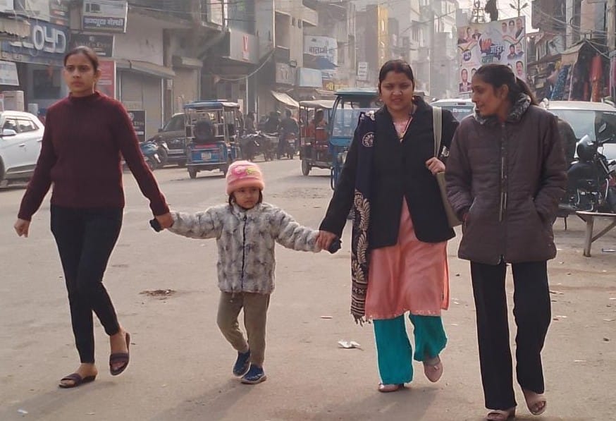 सर्दी का सितम : भीषण सर्दी से पशु-पक्षी सभी परेशान हैं। बृहस्पतिवार को खुटार के गांव रामपुर कला