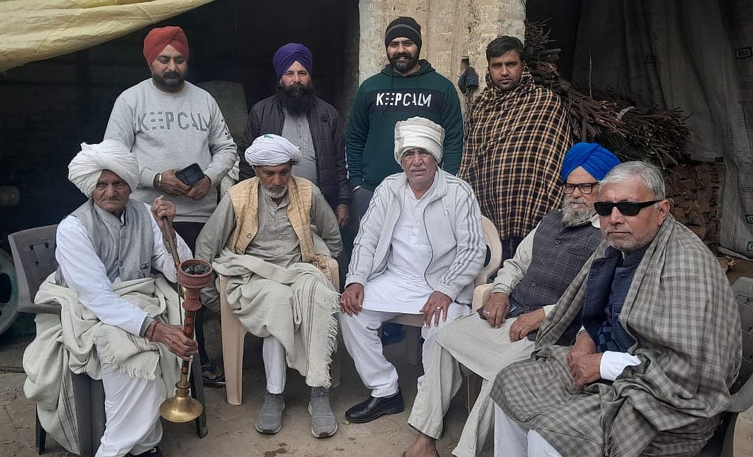 14जेएनडी06: बैठक करते हुए टेकराम कंडेला। स्वयं