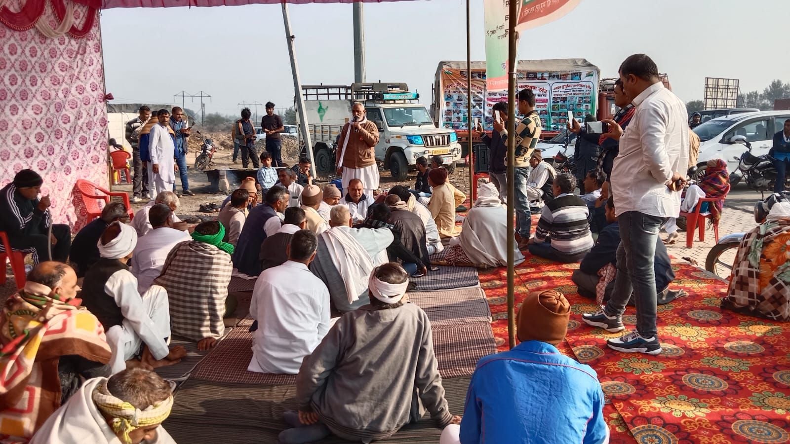 14जेएनडी19-खटकड़ टोल पर धरना देते हुए ड्राइवर और अन्य संगठन। विज्ञप्ति