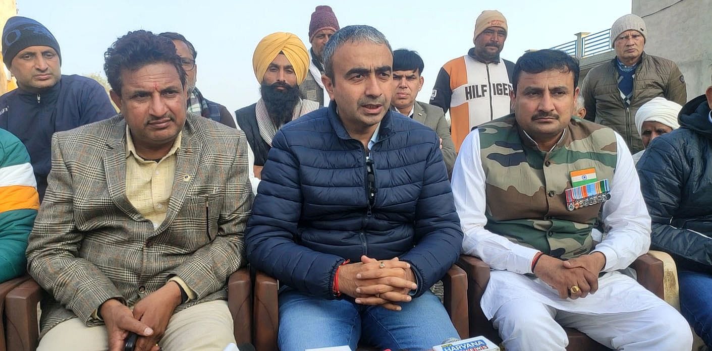 14जेएनडी29: पत्रकारों से बातचीत करते हुए आप प्रदेश वरिष्ठ उपाध्यक्ष अनुराग ढांडा। संवाद
