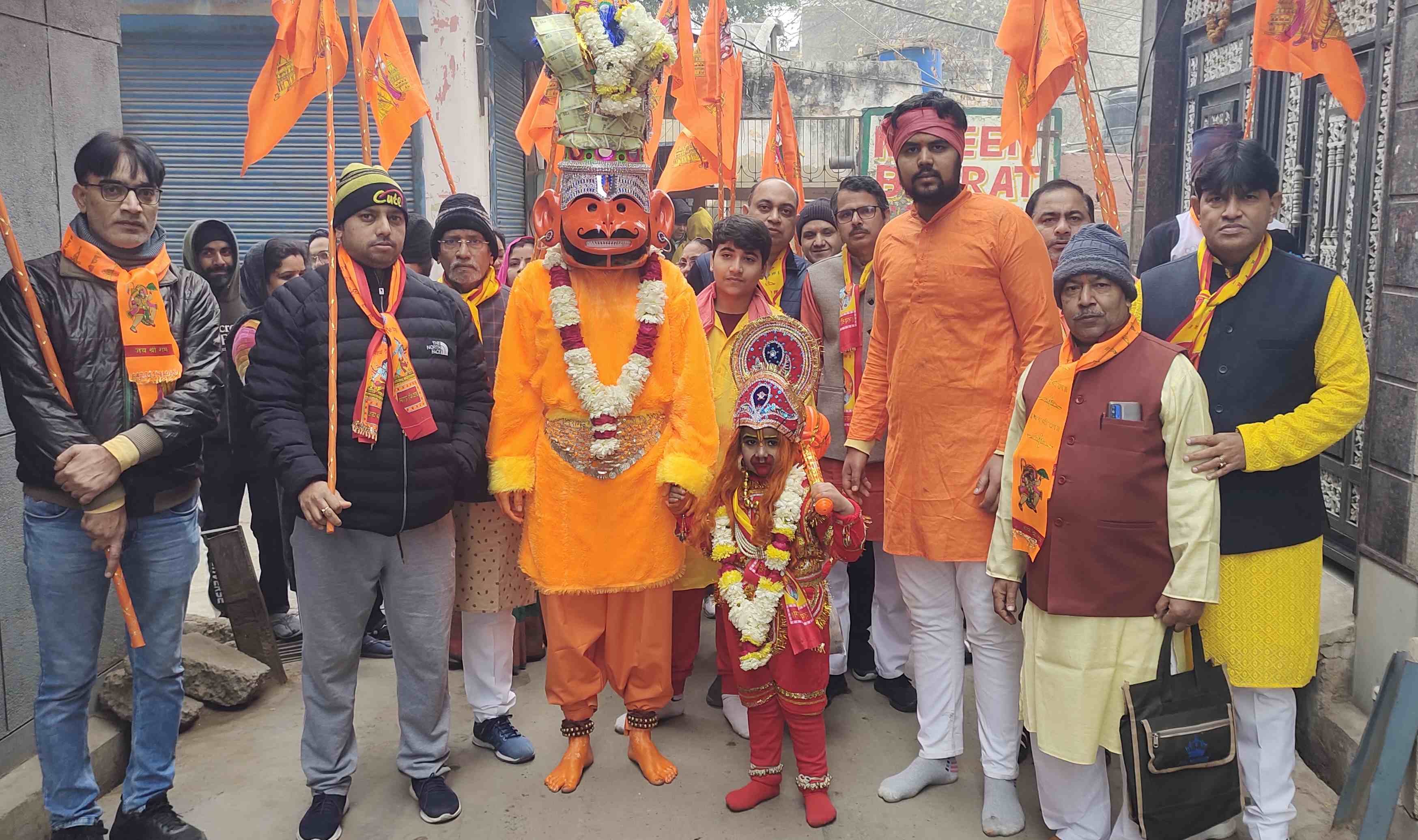 -फोटो 51 : बाल हनुमान की वेशभूषा में नन्हां बालक।