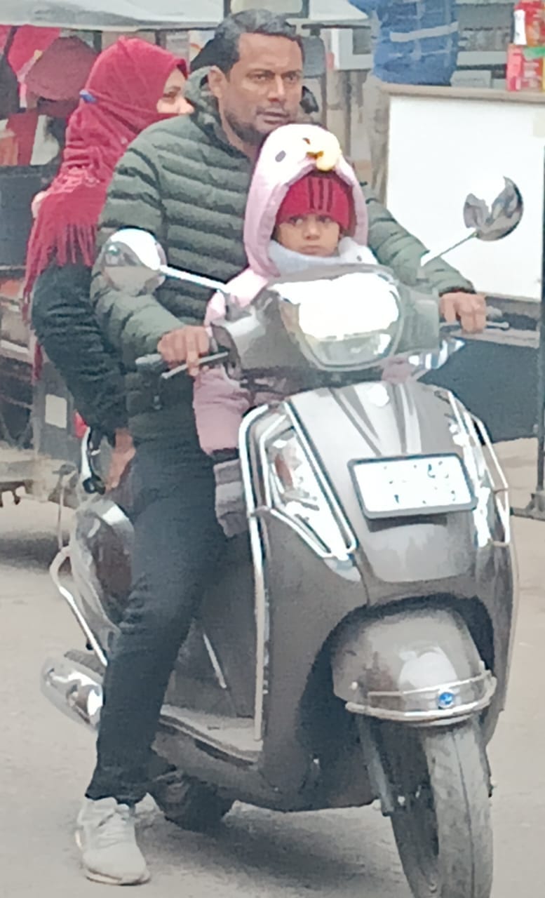 शहर में रविवार को आसमान में छाया धना कोहरा । संवाद शहर में रविवार को आसमान में छाया धना कोहरा । संवाद