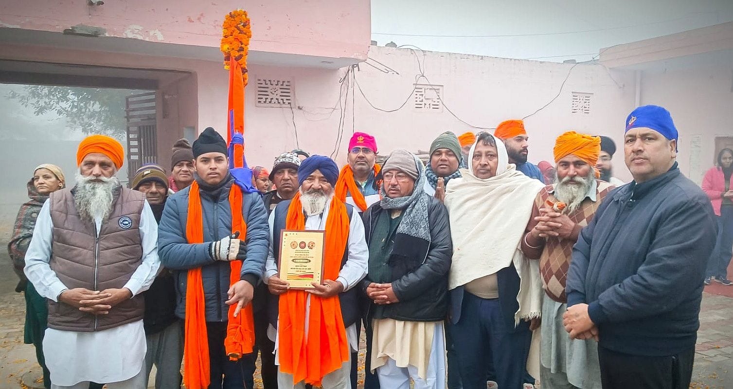 16जेएनडी21: गुरु गोबिंद सिंह महाराज के प्रकाश पर्व के उपलक्ष्य में प्रभात फेरी का शुभांरभ करते 