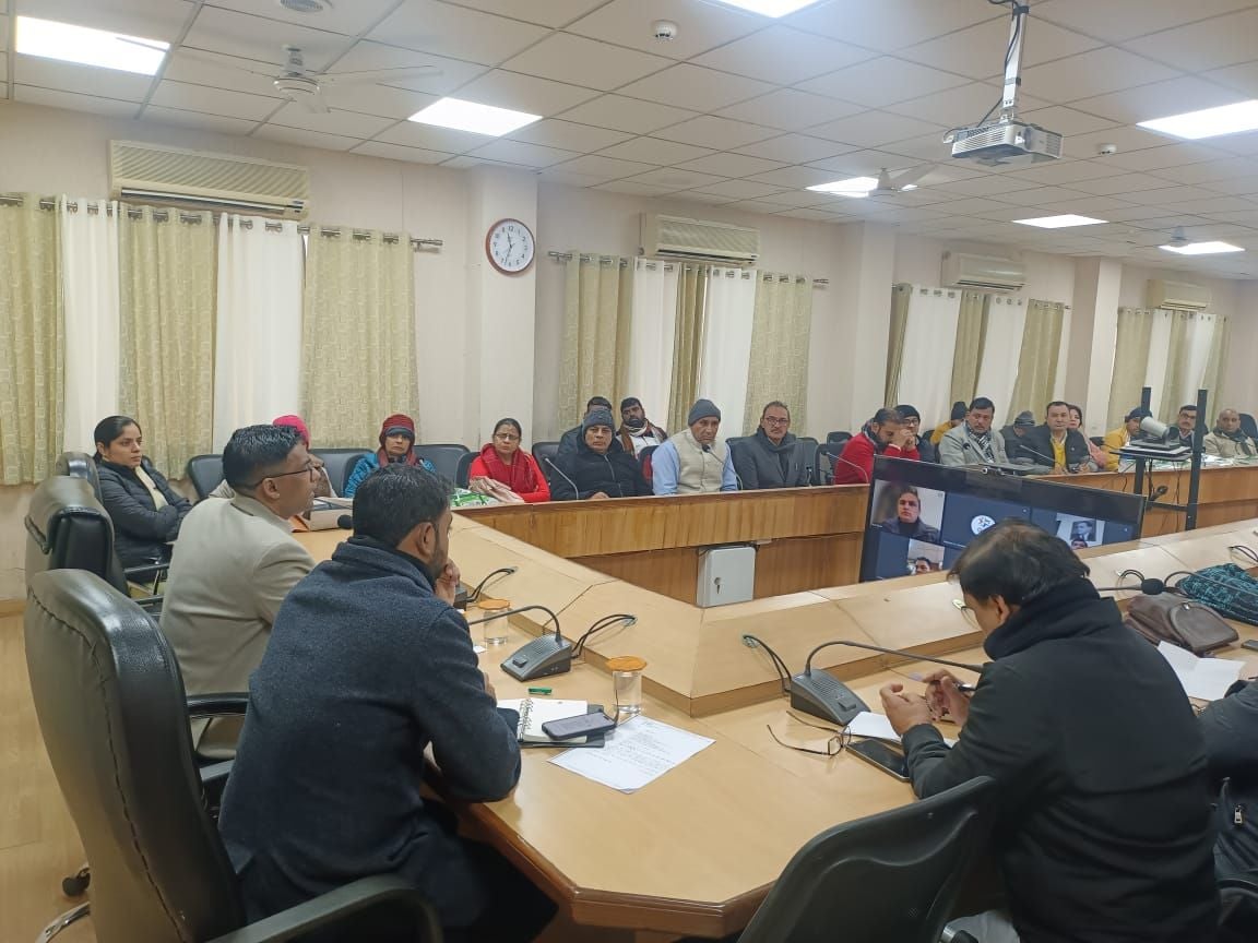 16जेएनडी28: परीक्षा से संबधित अधिकारियों की बैठक लेते हुए डीसी। स्वयं 16जेएनडी28: परीक्षा से संबधित अधिकारियों की बैठक लेते हुए डीसी। स्वयं