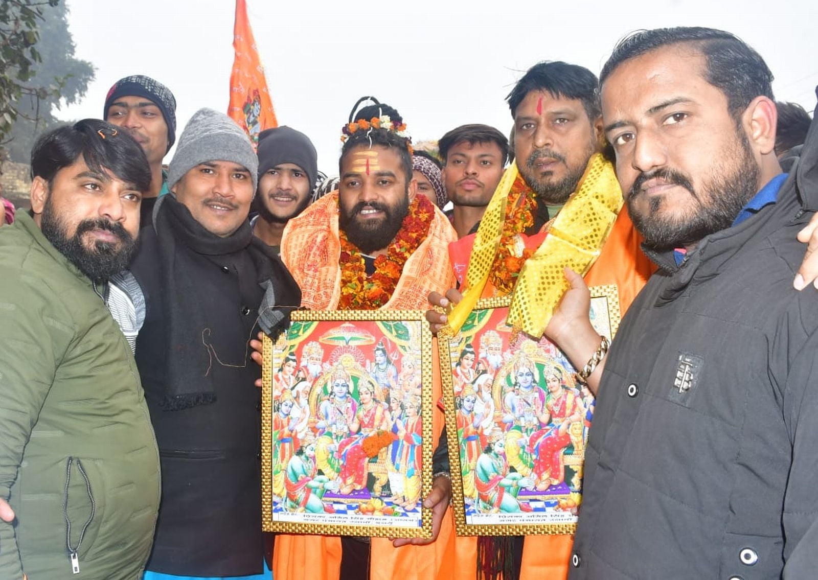 अयोध्या रवाना होते विहिप व बजरंग दल के पदाधिकारी। स्वयं अयोध्या रवाना होते विहिप व बजरंग दल के पदाधिकारी। स्वयं