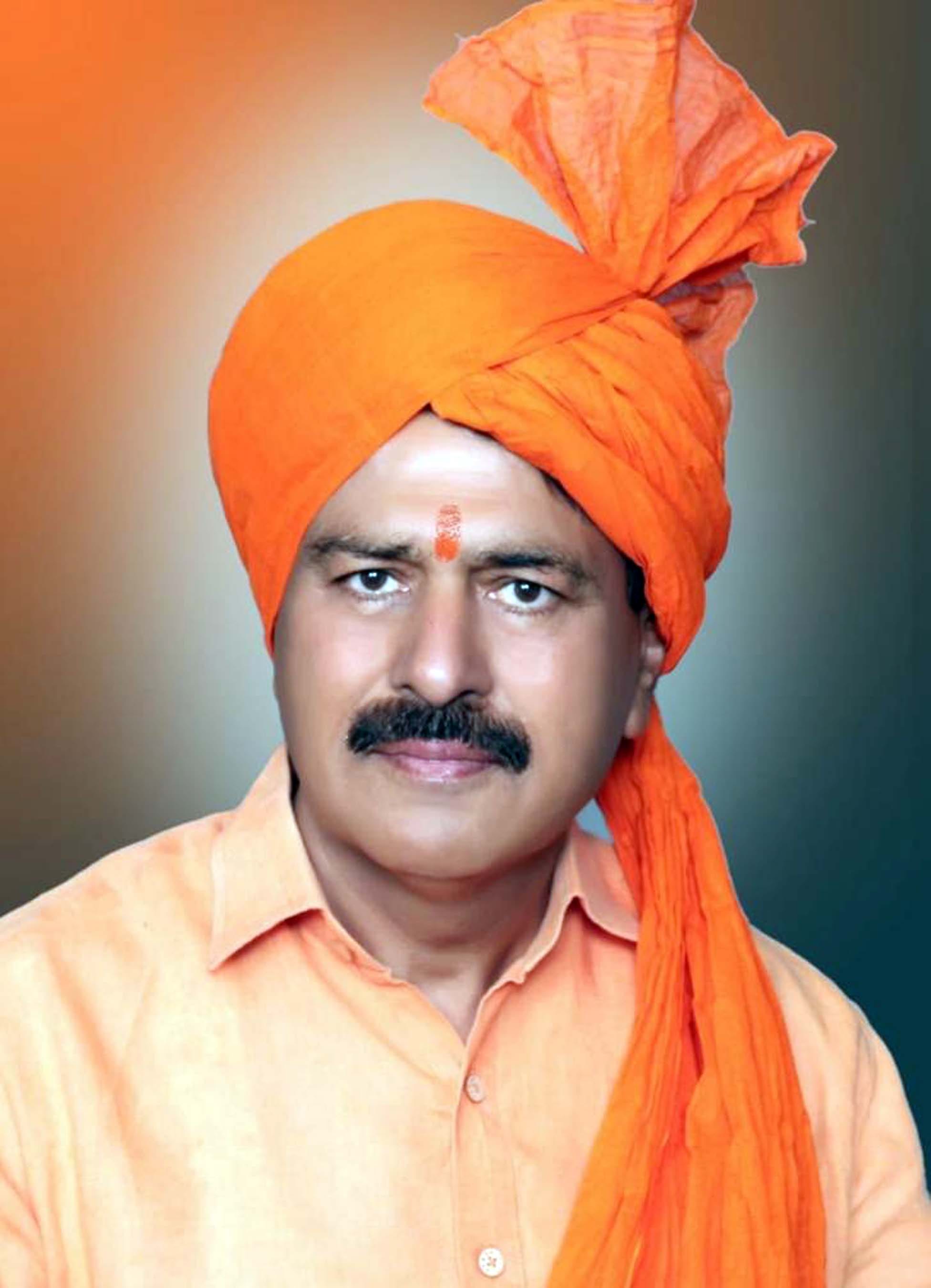 गांव मुलाना में निमंत्रण पत्र सौंपते बजरंग दल मुलाना के सदस्य। गांव मुलाना में निमंत्रण पत्र सौंपते बजरंग दल मुलाना के सदस्य।