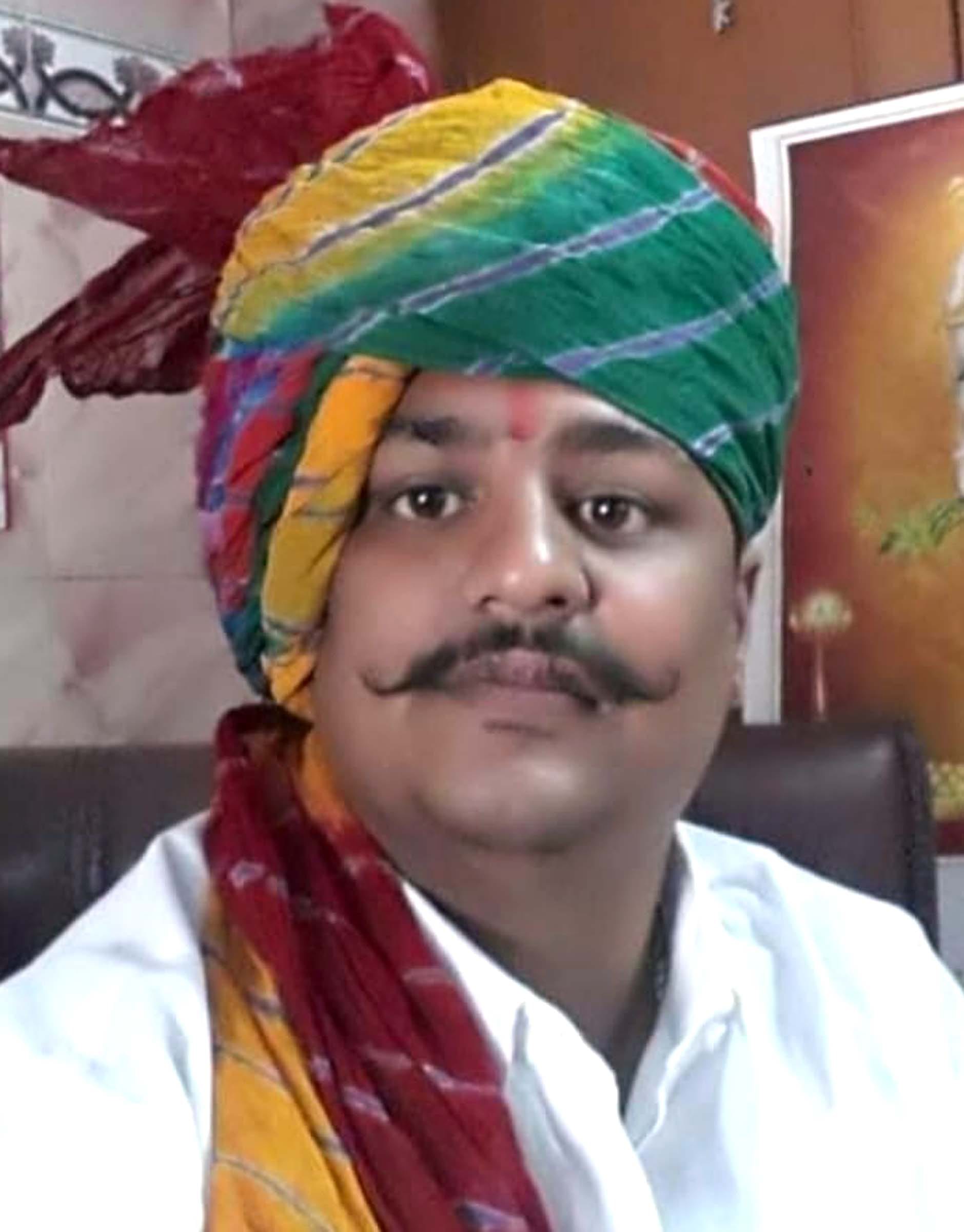 गांव मुलाना में निमंत्रण पत्र सौंपते बजरंग दल मुलाना के सदस्य। गांव मुलाना में निमंत्रण पत्र सौंपते बजरंग दल मुलाना के सदस्य।