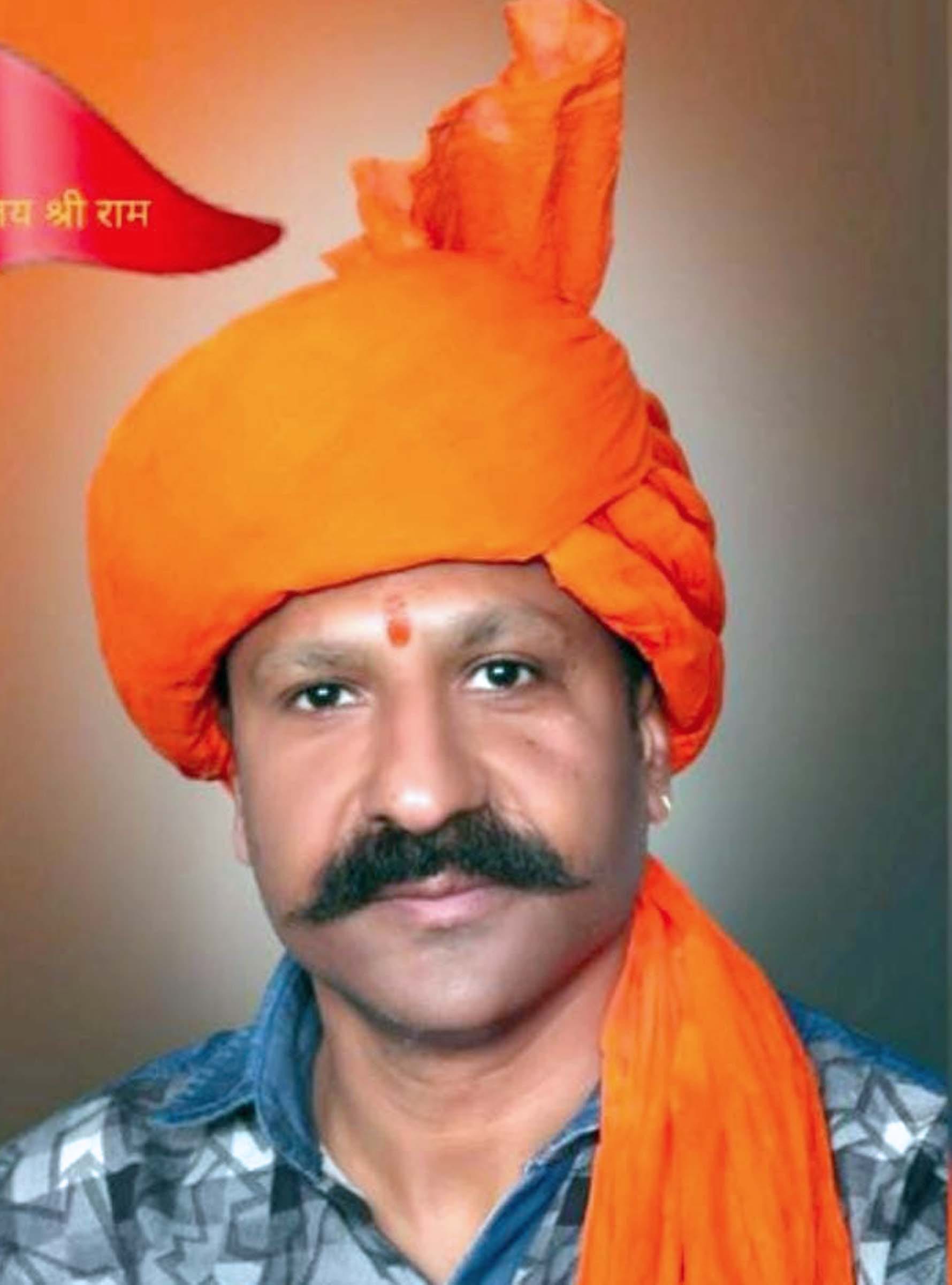 गांव मुलाना में निमंत्रण पत्र सौंपते बजरंग दल मुलाना के सदस्य। गांव मुलाना में निमंत्रण पत्र सौंपते बजरंग दल मुलाना के सदस्य।