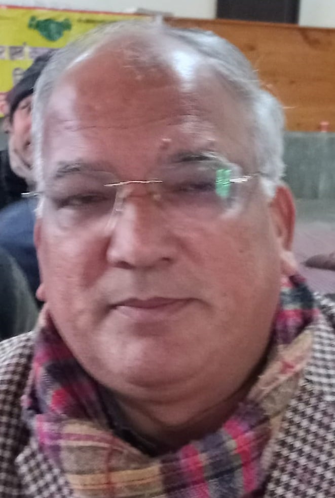 कुरुक्षेत्र। मांगों को लेकर नारेबाजी कर रोष जताते पटवारी व कानूनगो।संवाद कुरुक्षेत्र। मांगों को लेकर नारेबाजी कर रोष जताते पटवारी व कानूनगो।संवाद