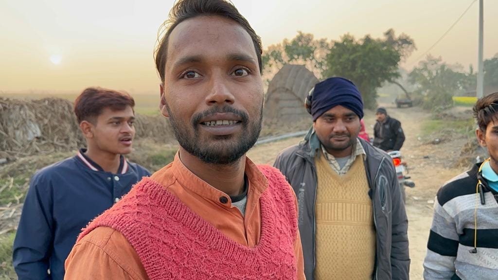 निगरानी करते वन कर्मी । संवाद