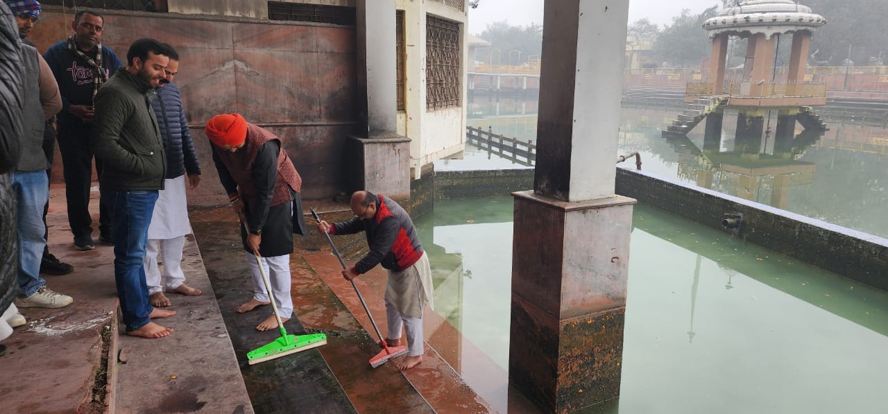 पिहोवा तीर्थ का दौरा करते राज्यमंत्री संदीप सिंह वअन्य। संवाद पिहोवा तीर्थ का दौरा करते राज्यमंत्री संदीप सिंह वअन्य। संवाद