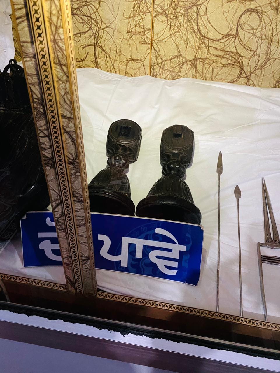 शहर के गुरुद्वारा श्री लखनौर साहिब में माता गुजरी कौर जी और श्री गुरु गोबिंद सिंह जी का रखा पलं शहर के गुरुद्वारा श्री लखनौर साहिब में माता गुजरी कौर जी और श्री गुरु गोबिंद सिंह जी का रखा पलं