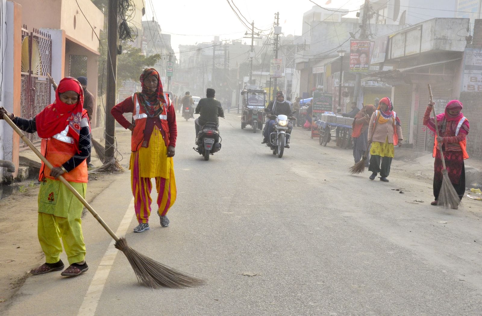 बिरूआबाड़ी मंदिर में श्रीराम उत्सव को लेकर की जा रही तैयारियां। संवाद