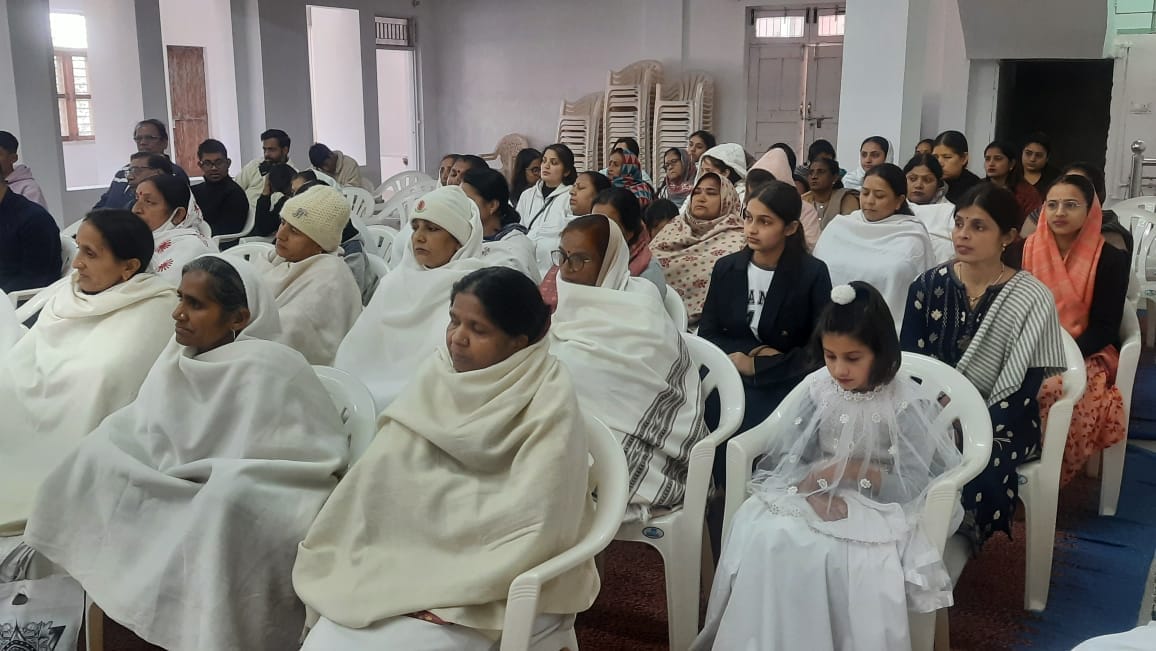 प्रजापिता ब्रह्माकुमारी ईश्वरीय विश्व विद्यालय नाहन सेवाकेंद्र में लोगों को संबोधित करते पवन कु प्रजापिता ब्रह्माकुमारी ईश्वरीय विश्व विद्यालय नाहन सेवाकेंद्र में लोगों को संबोधित करते पवन कु