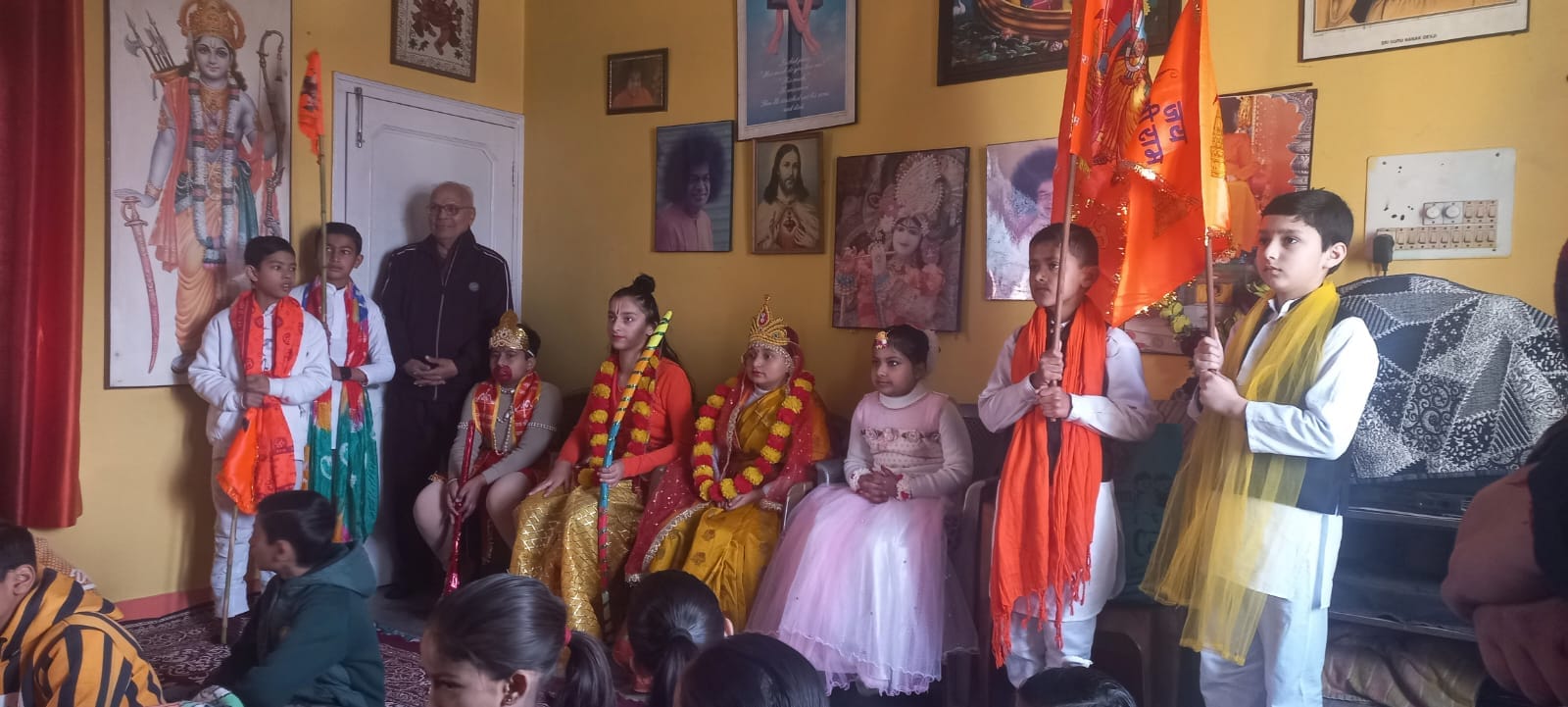 साईं बाल विकास आनंद निलयम केंद्र नाहन में श्री राम के आगमन पर निकाली गई झांकियां। संवाद साईं बाल विकास आनंद निलयम केंद्र नाहन में श्री राम के आगमन पर निकाली गई झांकियां। संवाद