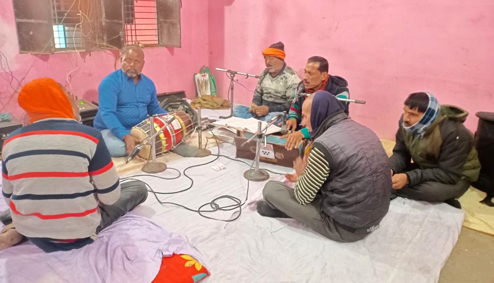 पश्चिम शरीरा कस्बे में श्रीराम जी की शोभा यात्रा निकालते भक्त। संवाद पश्चिम शरीरा कस्बे में श्रीराम जी की शोभा यात्रा निकालते भक्त। संवाद