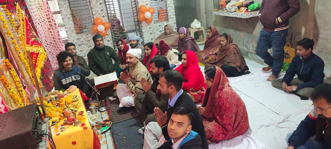 शहर के अद्धनारीश्वर मंदिर पर की गई सजावट । संवाद शहर के अद्धनारीश्वर मंदिर पर की गई सजावट । संवाद
