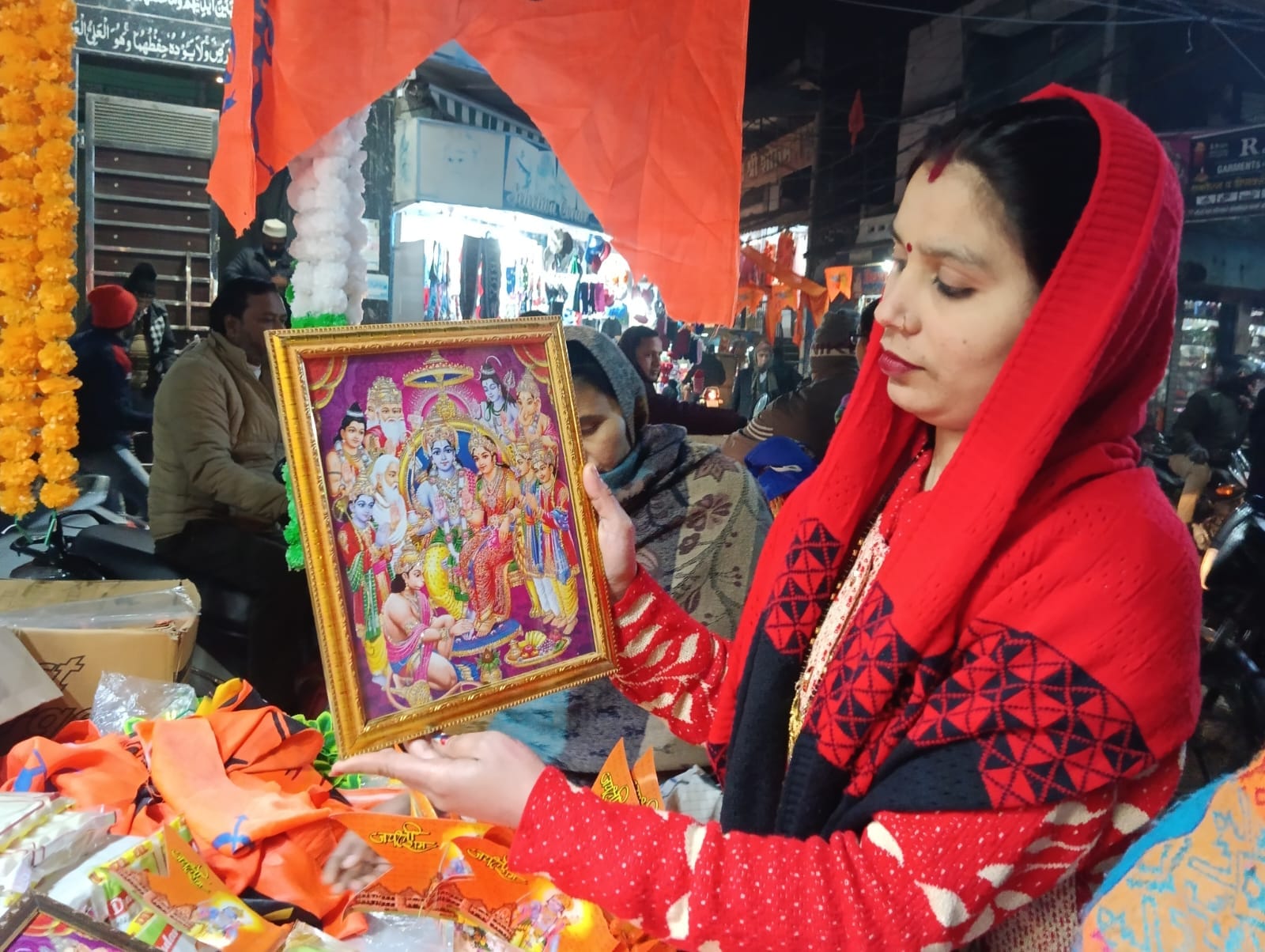 शहर के अद्धनारीश्वर मंदिर पर की गई सजावट । संवाद शहर के अद्धनारीश्वर मंदिर पर की गई सजावट । संवाद