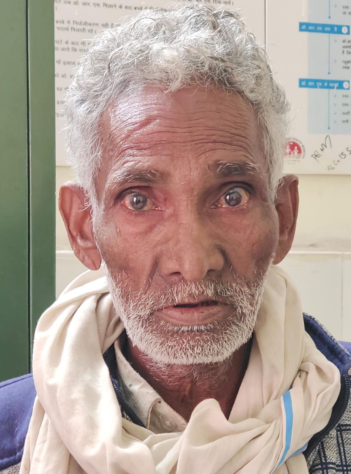 जिला अस्पताल में ओपीडी के दौरान नदारद रहे सर्जन।       संवाद