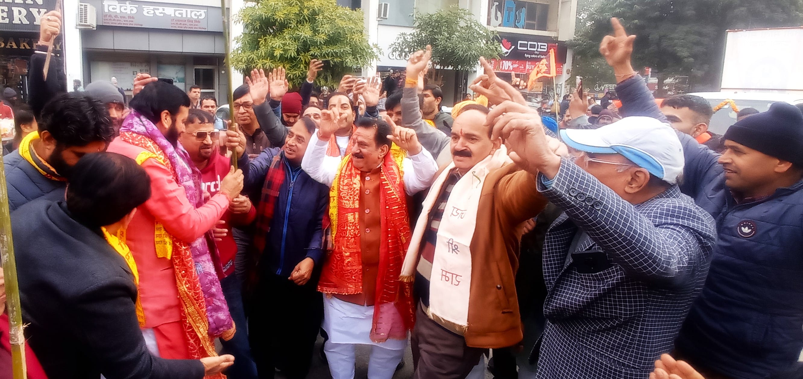 कुरुक्षेत्र। दीयों की रोशनी से रोशन हुआ सन्निहित सरोवर । संवाद कुरुक्षेत्र। दीयों की रोशनी से रोशन हुआ सन्निहित सरोवर । संवाद