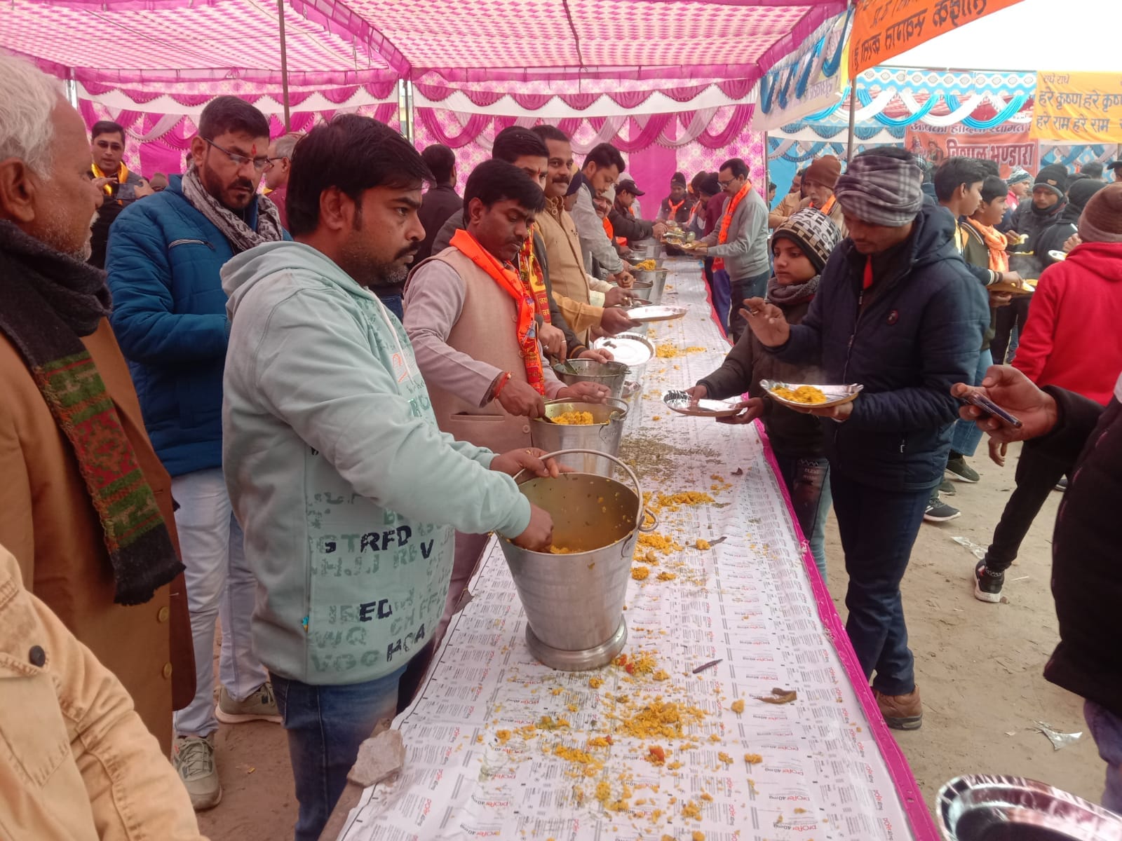 नगर पंचायत न्यूरिया मे निकाली गई शोभायात्रा में शामिल लोग । संवाद नगर पंचायत न्यूरिया मे निकाली गई शोभायात्रा में शामिल लोग । संवाद