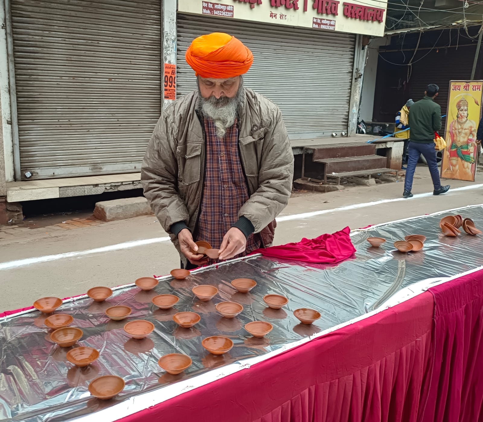 राम नाम का तिलक लगाती महिलाएं संवाद राम नाम का तिलक लगाती महिलाएं संवाद