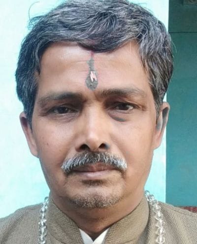 सराफा बाजार के हलुमान मंदिर में सुंदर कांड का पाठ करते भक्त। संवाद सराफा बाजार के हलुमान मंदिर में सुंदर कांड का पाठ करते भक्त। संवाद