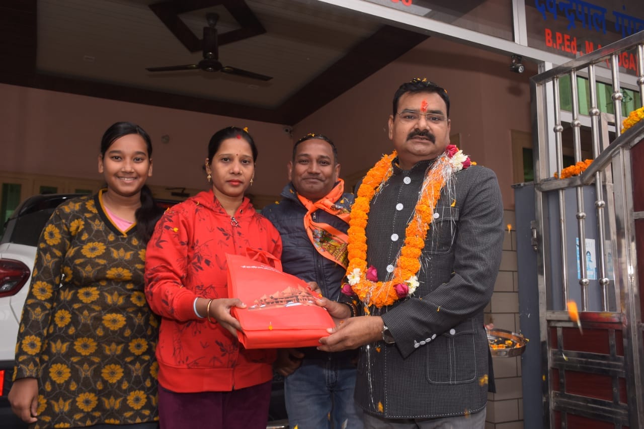 सेंटल बार एसोसिएशन के कार्यक्रम में मौजूद राज्य मंत्री संजय सिह गंगवार । स्रोत । कार्यकर्ता