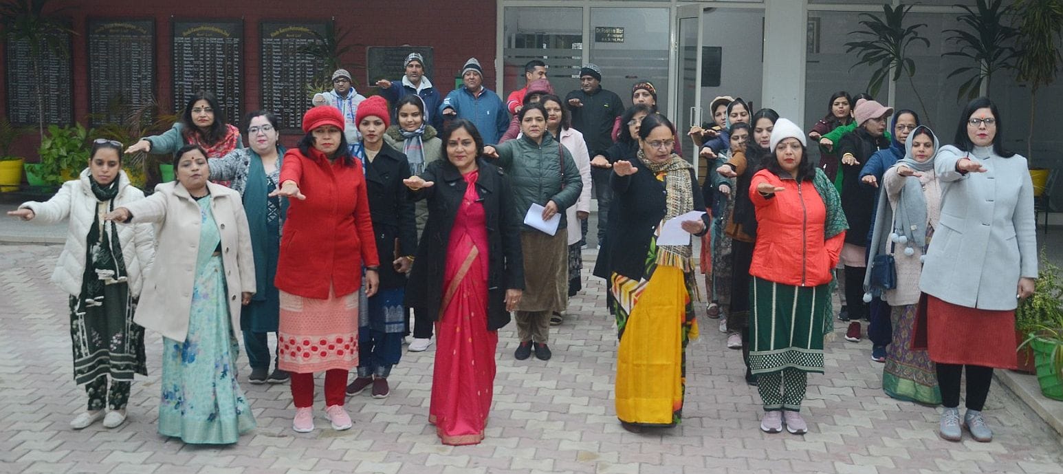 24जेएनडी07: राष्ट्रीय बालिका दिवस पर शपथ दिलाते हुए प्राचार्या डाॅ. पूनम मोर व अन्य। संवाद 24जेएनडी07: राष्ट्रीय बालिका दिवस पर शपथ दिलाते हुए प्राचार्या डाॅ. पूनम मोर व अन्य। संवाद