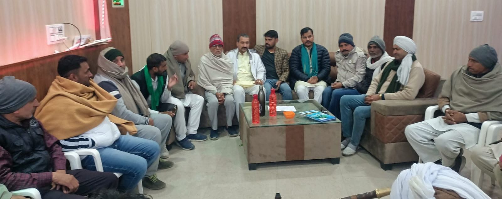 24जेएनडी19: बैठक में भाग लेते किसान। संवाद 24जेएनडी19: बैठक में भाग लेते किसान। संवाद
