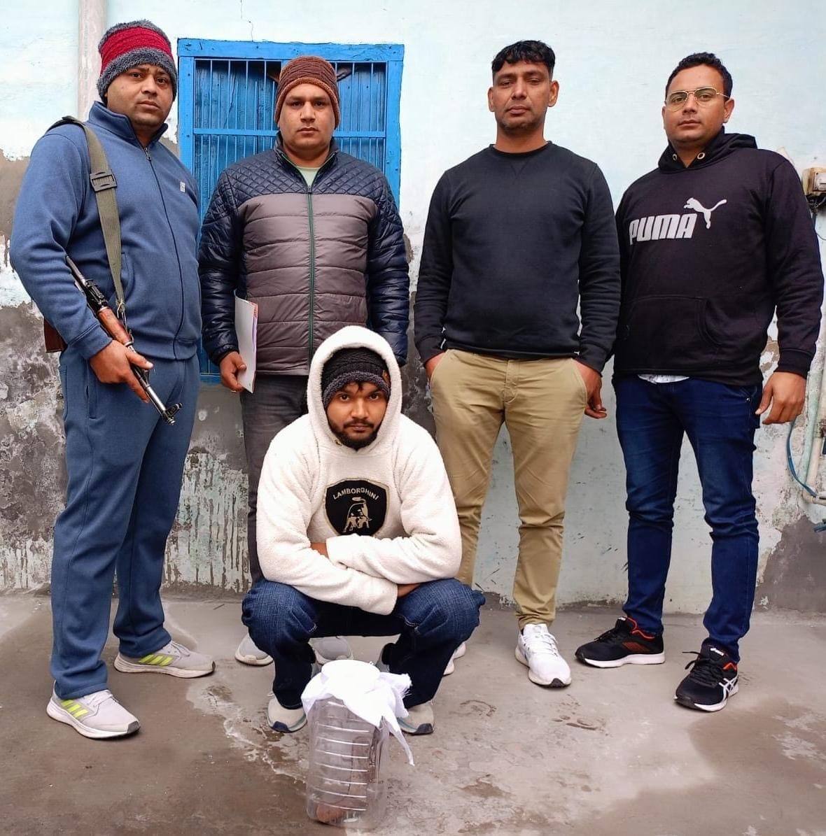 24जेएनडी41: डिटेक्टिव स्टाफ की गिरफ्त में आरोपी युवक। संवाद 24जेएनडी41: डिटेक्टिव स्टाफ की गिरफ्त में आरोपी युवक। संवाद