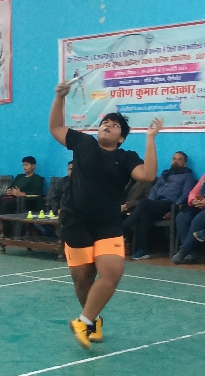 गांधी स्टेडियम में खो खो प्रतियोगिता में खलती छात्राएं । संवाद