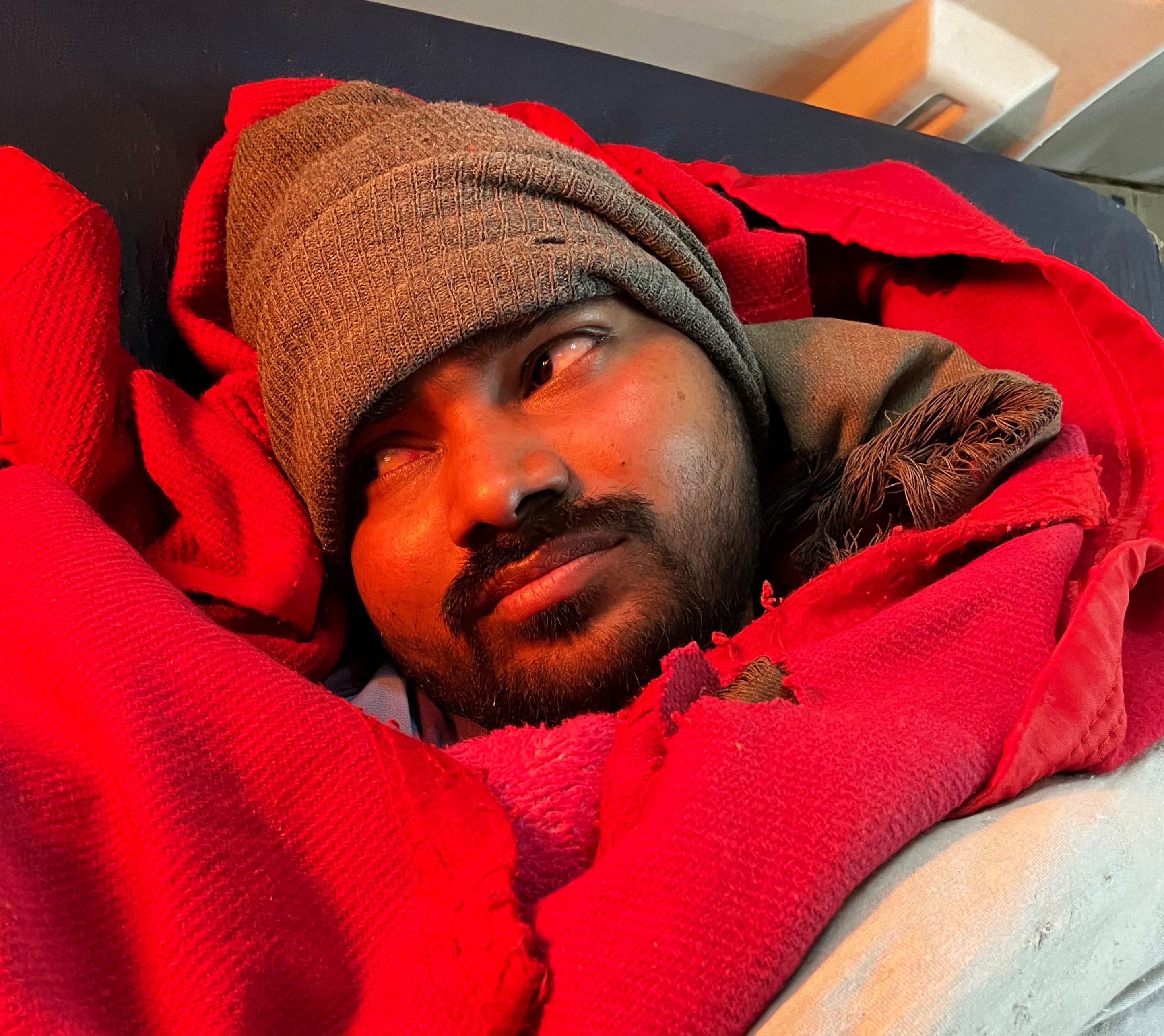 जिलाअस्पताल में मृतक नीतू देवी के गमजदा परिजन।        संवाद