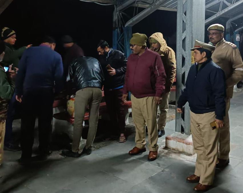शहर में फोर्स के साथ गश्त करती सीओ सिटी । स्रोत - पुलिस