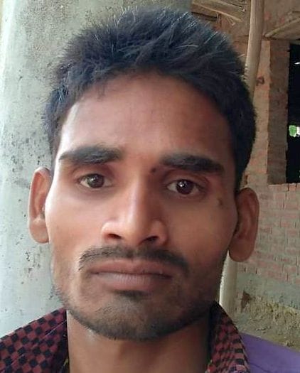 उमरवल गांव में राजगीर मिथलेश की मौत के बाद रोते बिलखते परिजन।       संवाद