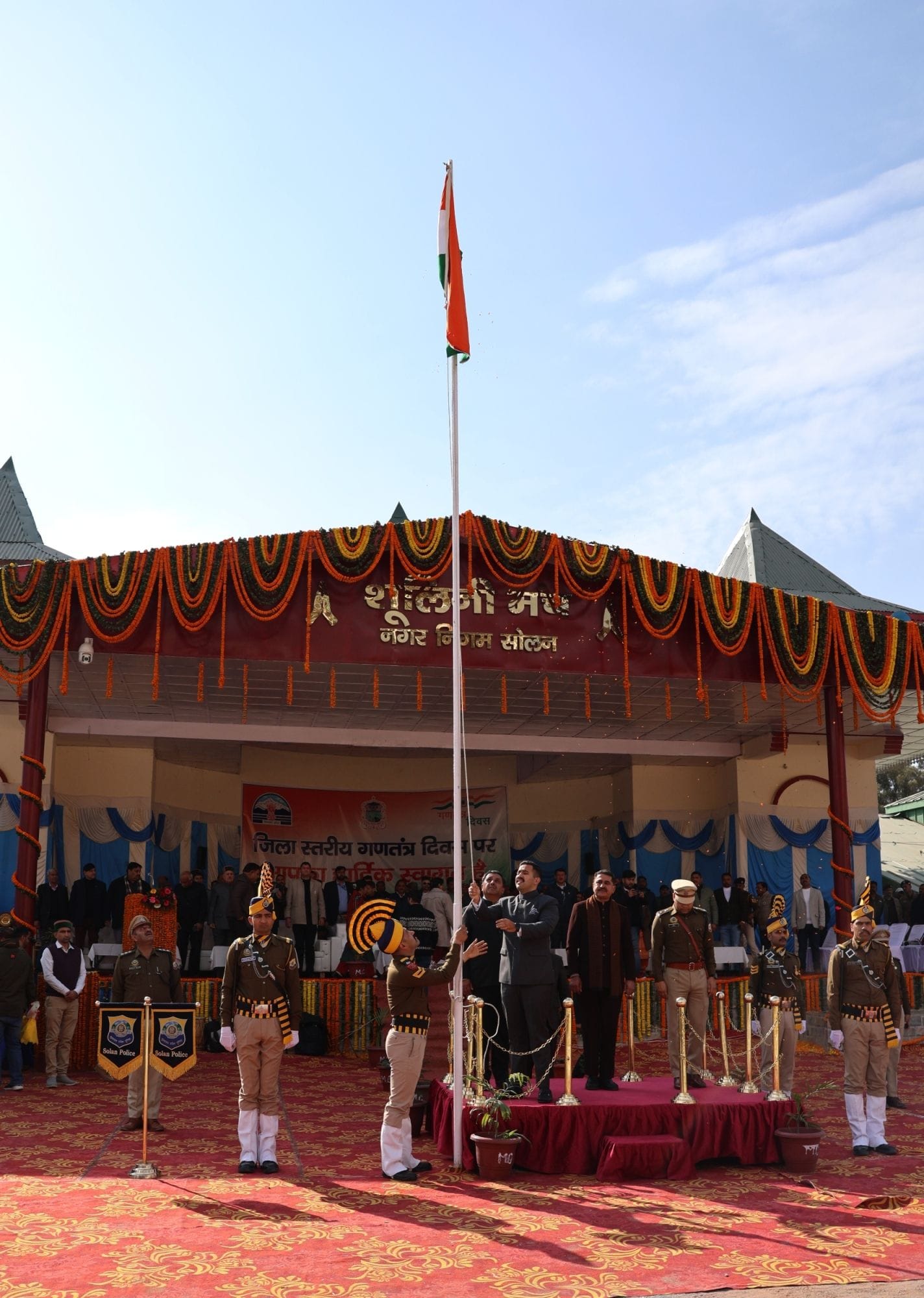 शहीदी स्मारक पर श्रद्धासुमन अर्पित करते मंत्री विक्रमादित्स सिंह। संवाद शहीदी स्मारक पर श्रद्धासुमन अर्पित करते मंत्री विक्रमादित्स सिंह। संवाद