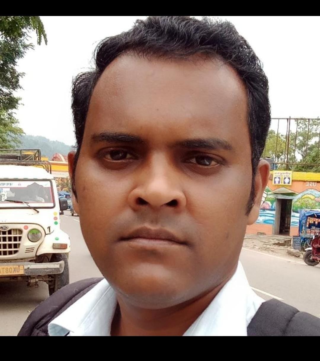 हल्दोर में युवक की हत्या के बाद जांच करती पुलिस हल्दोर में युवक की हत्या के बाद जांच करती पुलिस