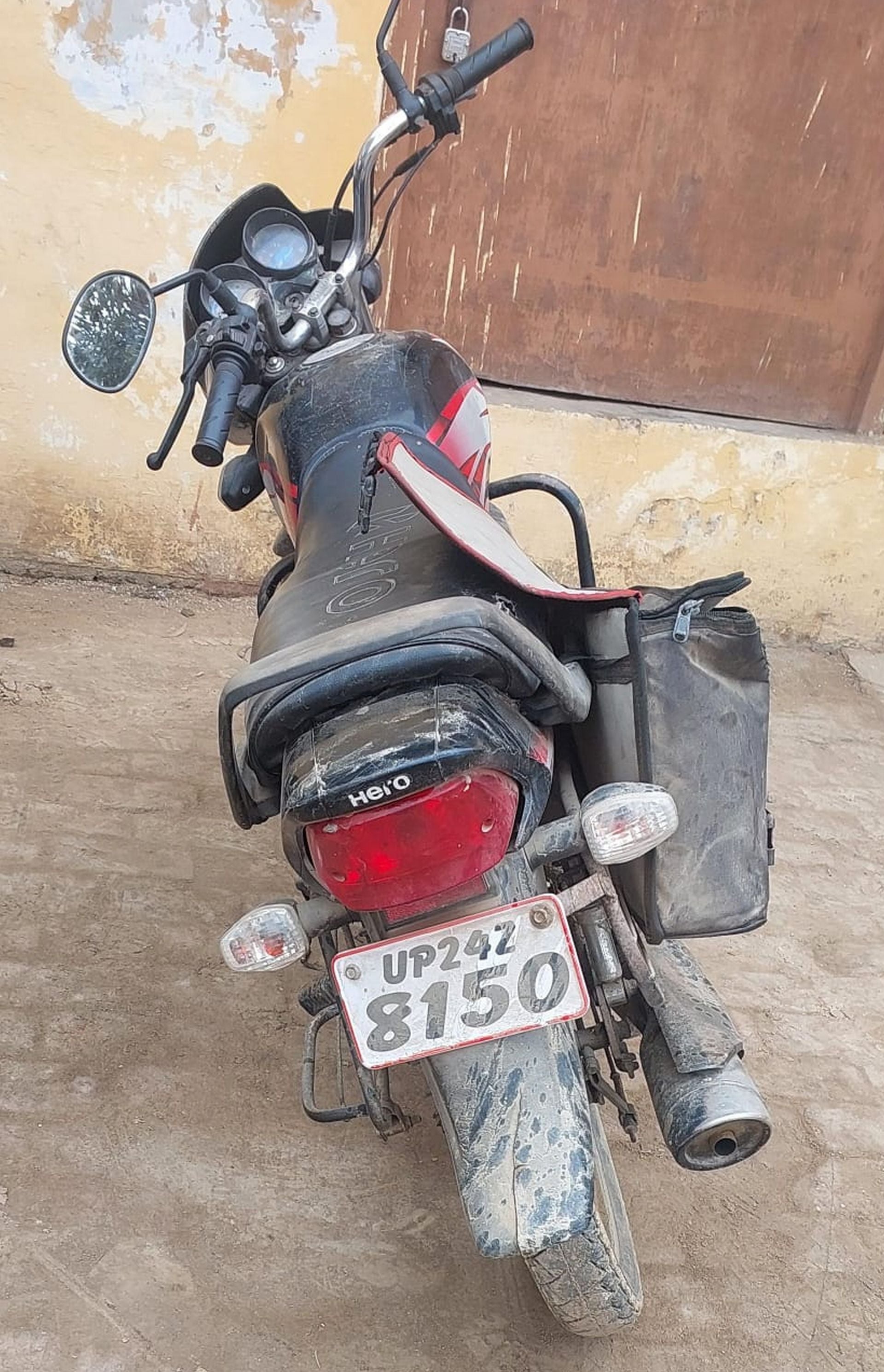 मूसाझाग थाने में गिरफ्तार कछुआ तस्कर। संवाद मूसाझाग थाने में गिरफ्तार कछुआ तस्कर। संवाद