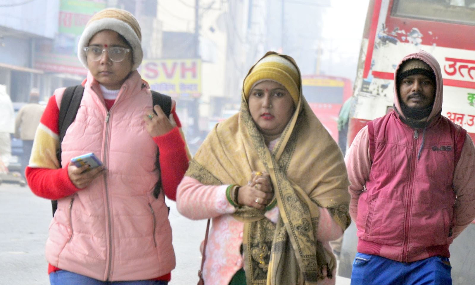 रविवार को छाया रहा कोहरा। संवाद